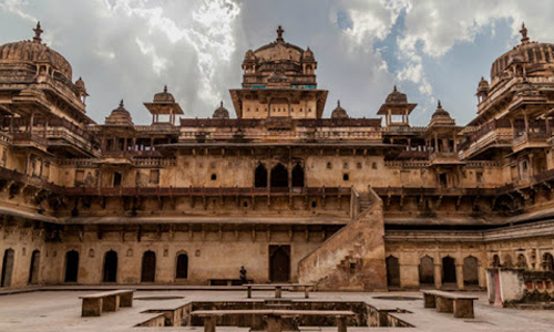 Datia Palace (Bir Singh Palace) A Blend of Mughal and Rajput Artistry