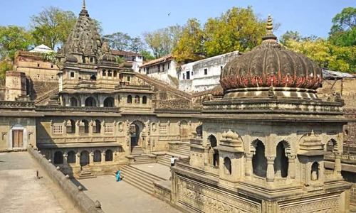 Maheshwar’s Riverside Ambiance and Ancient Crafts